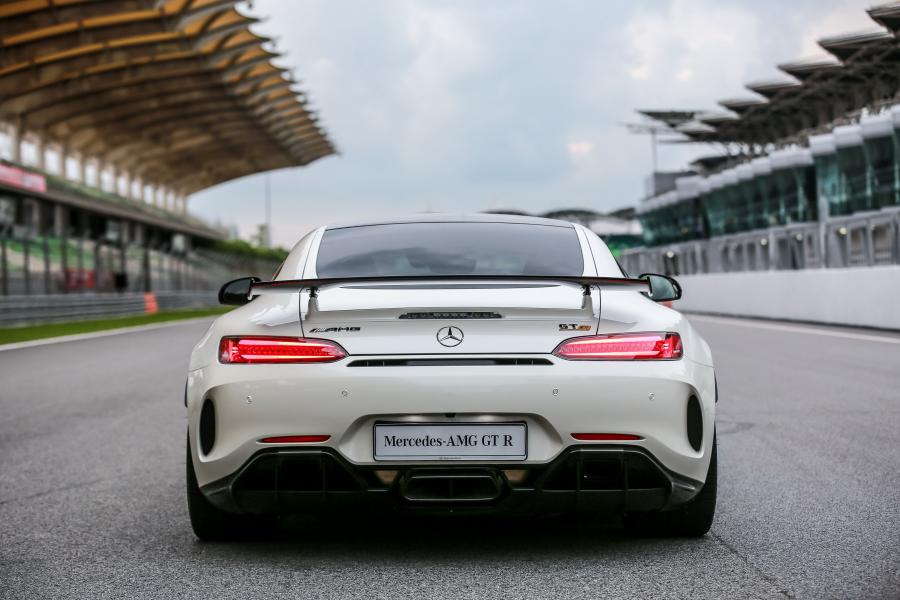  Mercedes-AMG GT R (C190) 2017 года  (MY) (фото 2 из 25)